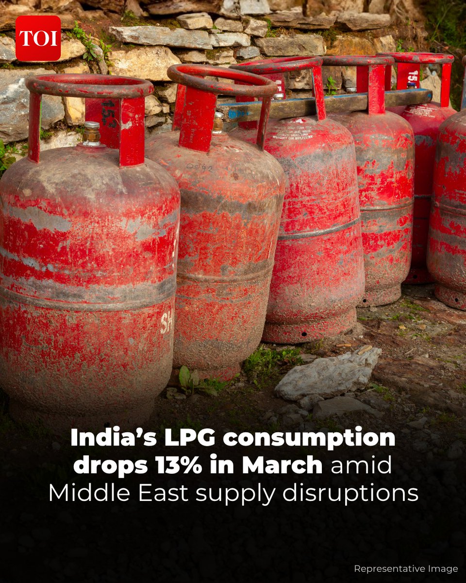 timesofindia's tweet image. #India's cooking gas use plunged 13% in #March, hit by #MiddleEast conflict-induced supply snags. While household needs were prioritized, commercial #LPG consumption saw a drastic drop. #Domestic production was boosted to compensate for import disruptions, though overall fiscal