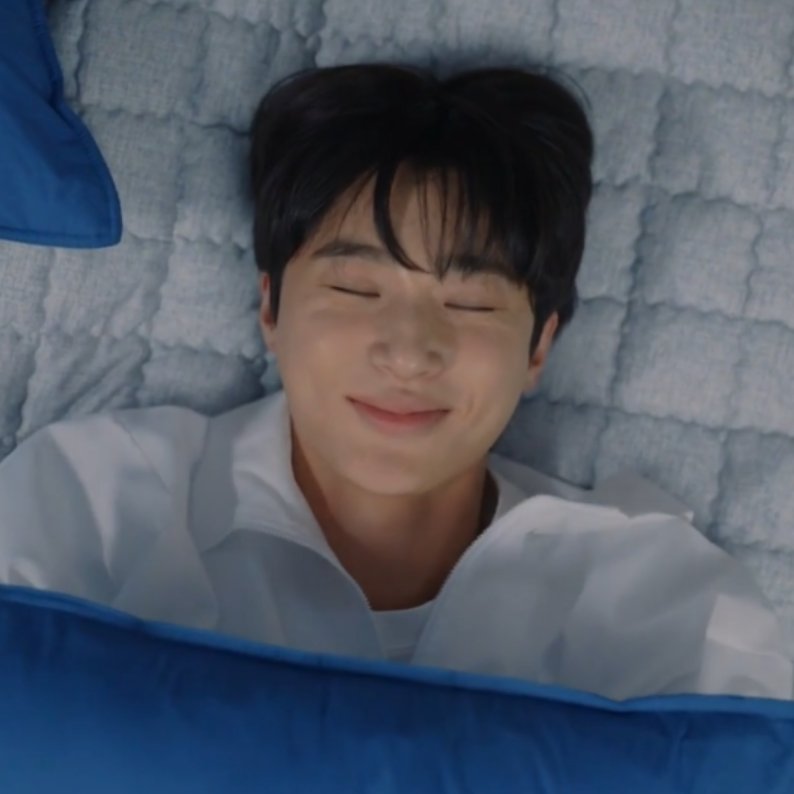 mel 🍂 tweet media