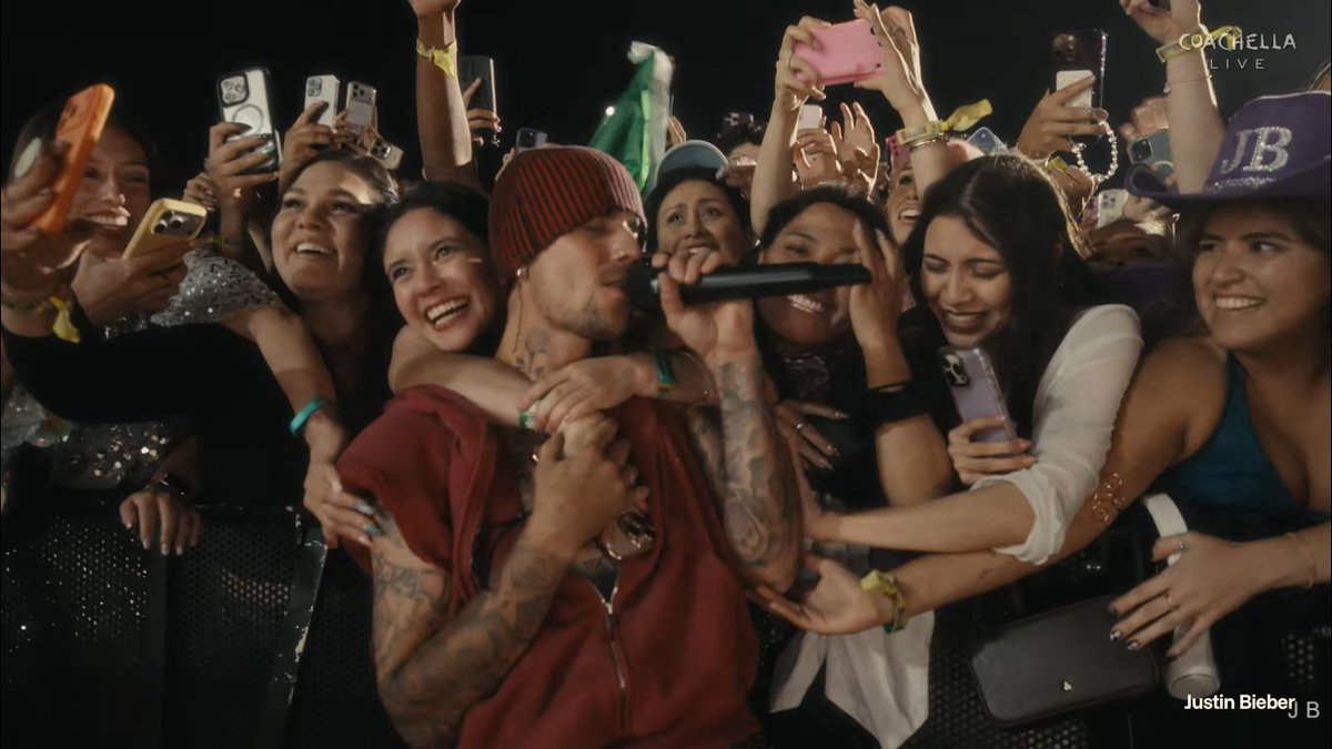tewsfaye's tweet photo. jealousy is my new name #BIEBERCHELLA https://t.co/2RemAeYZkl