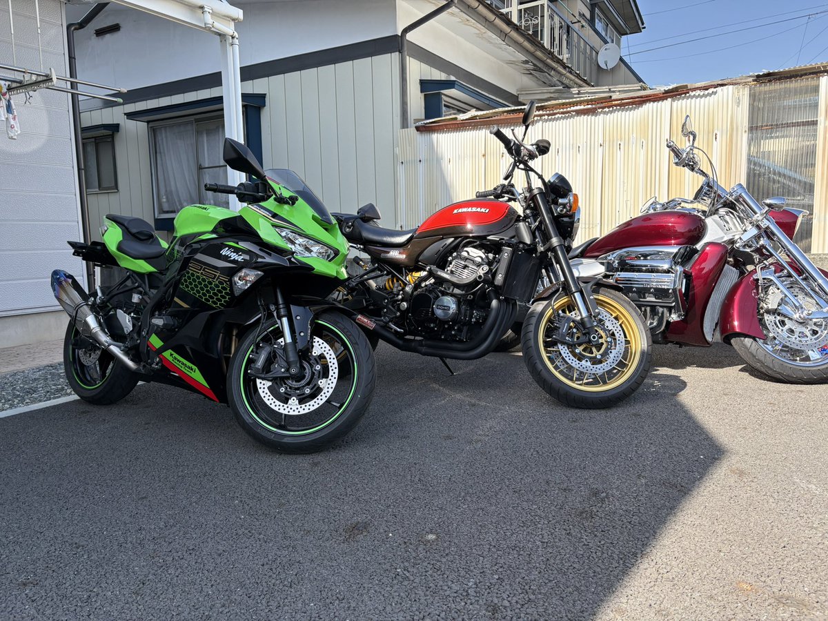 XoPdnmqLIgXnn6F's tweet image. 3台並べてみたけどあらためてワルキューレ大きいなぁ🏍️😊
#Z900RS
#ValkyrieRune
#ZX25R