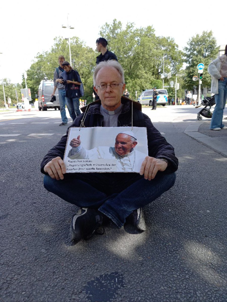 Jörg Alt SJ tweet media