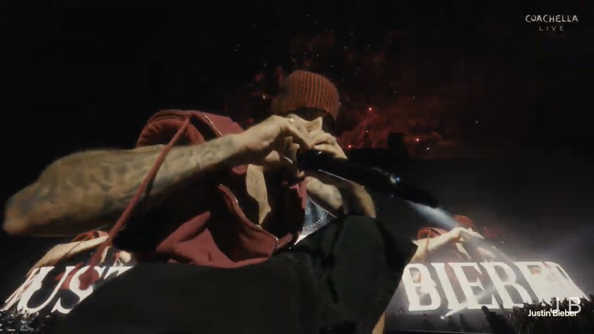 "Vejo vocês em breve" — Justin Bieber finalizando seu show do Coachella.