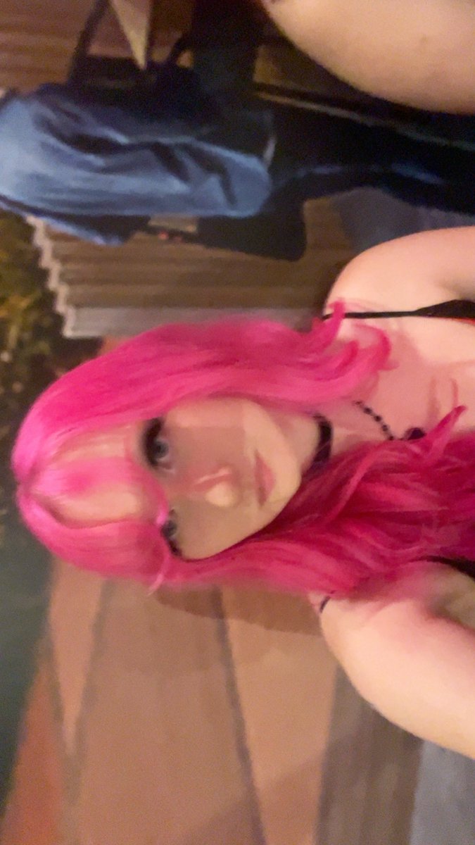 rAmaori_'s tweet image. #prom photos my feet #hurt , also walked around barefoot for like an hour (ft. twin🩷)