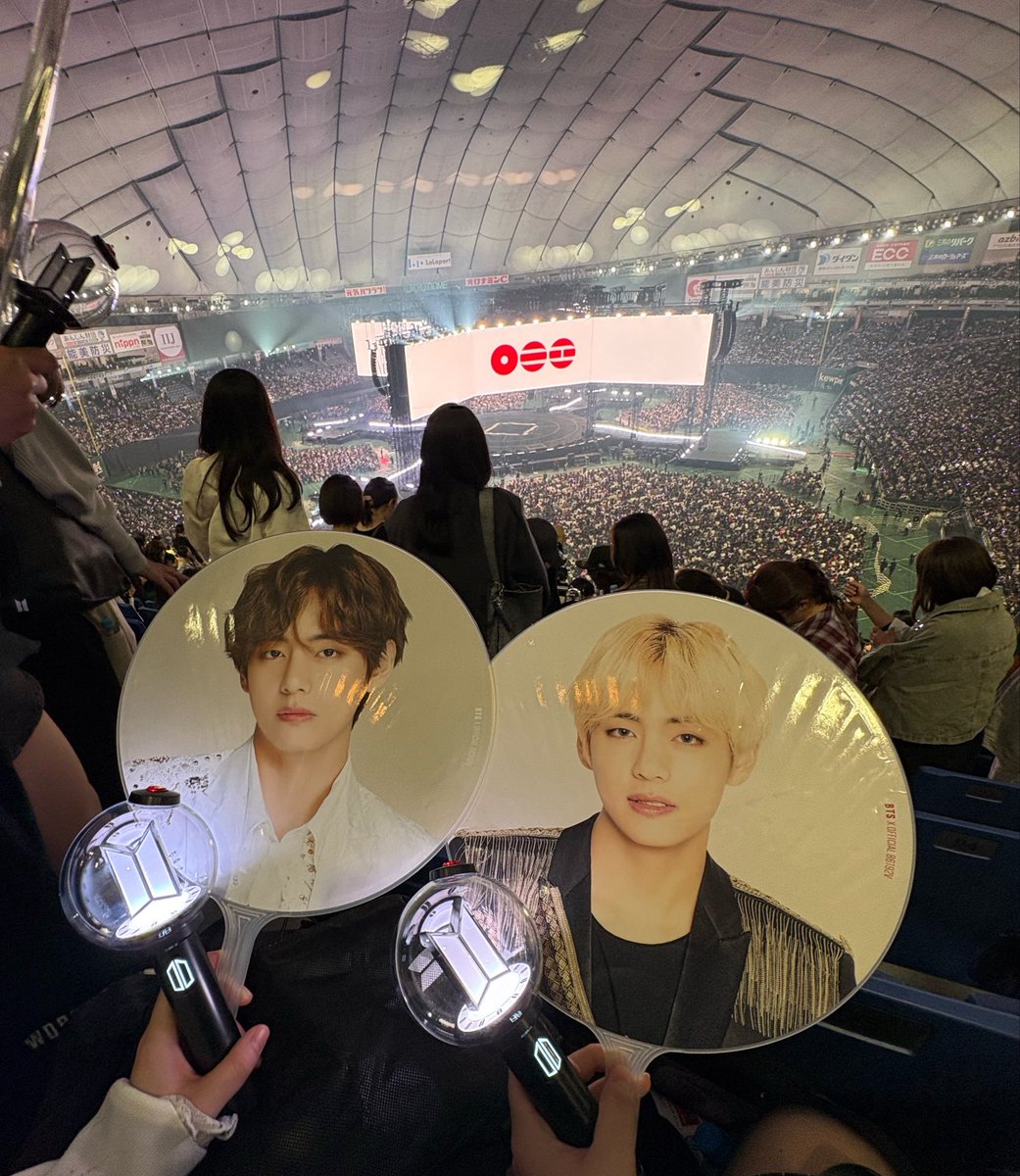 Nahami0824's tweet photo. BTS2DAYS行ってました！
ほんまに楽しかったし、めっちゃくちゃかっこよかった！！！！！！！
人生で初めてライブの後に思い出して涙出てきて今までにない感情味わってます
FOR YOUやばいしCrystal SnowとDOPEめっちゃ好きやったからほんまにイントロ聞こえた瞬間人生で1番喜んだありがとう！！！！！ https://t.co/W7NACvXnHw
