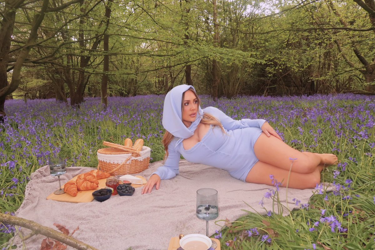 AshleyEmmax's tweet image. #goodmorning #picnic #settings #bluebells