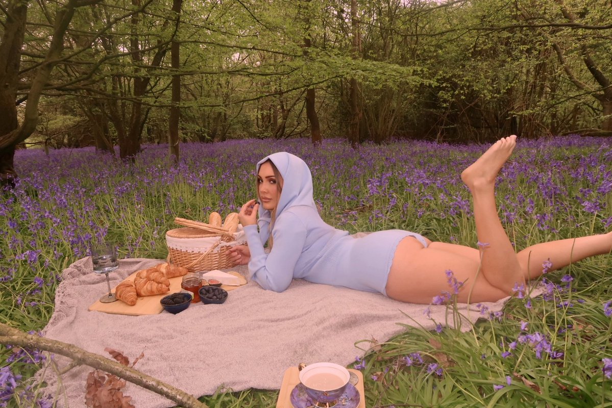 AshleyEmmax's tweet image. #goodmorning #picnic #settings #bluebells