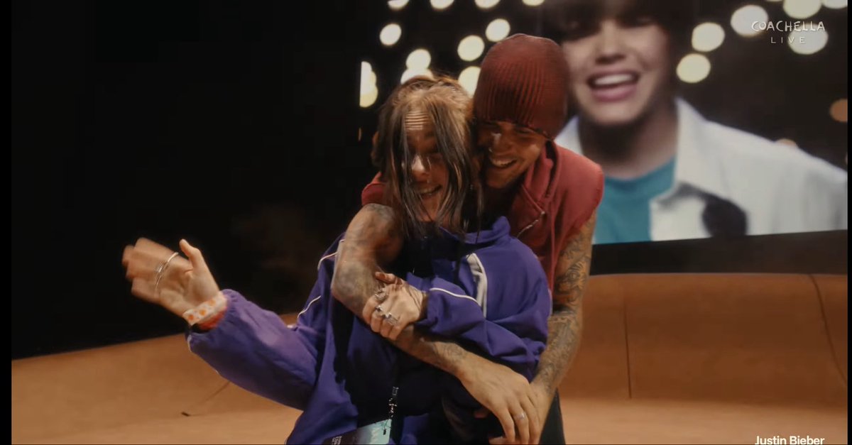 Solo puedo decir que fue una presentación hermosa. Los visuales del escenario me encantan, dio un espectáculo con su voz, los invitados fueron buenísimos, ame las nuevas canciones del setlist y su felicidad y como interactuó con el público>> TE AMO JUSTIN GRACIASSS

#BIEBERCHELLA