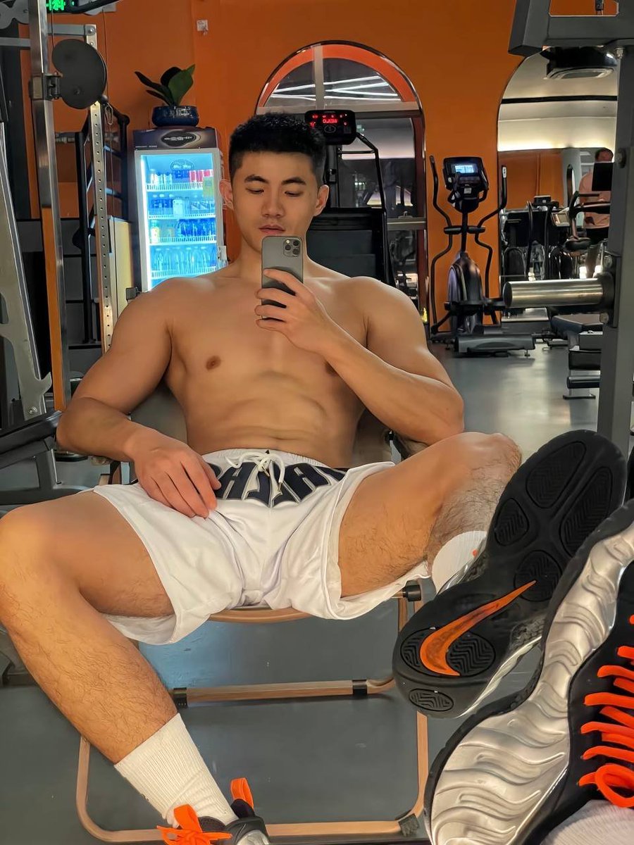OliviaHarv51916's tweet photo. 想妈妈了可以回家 想爸爸了可以打给我  #转发加关注 #抽三双原味袜子🧦 https://t.co/hSxjcqLGB3
