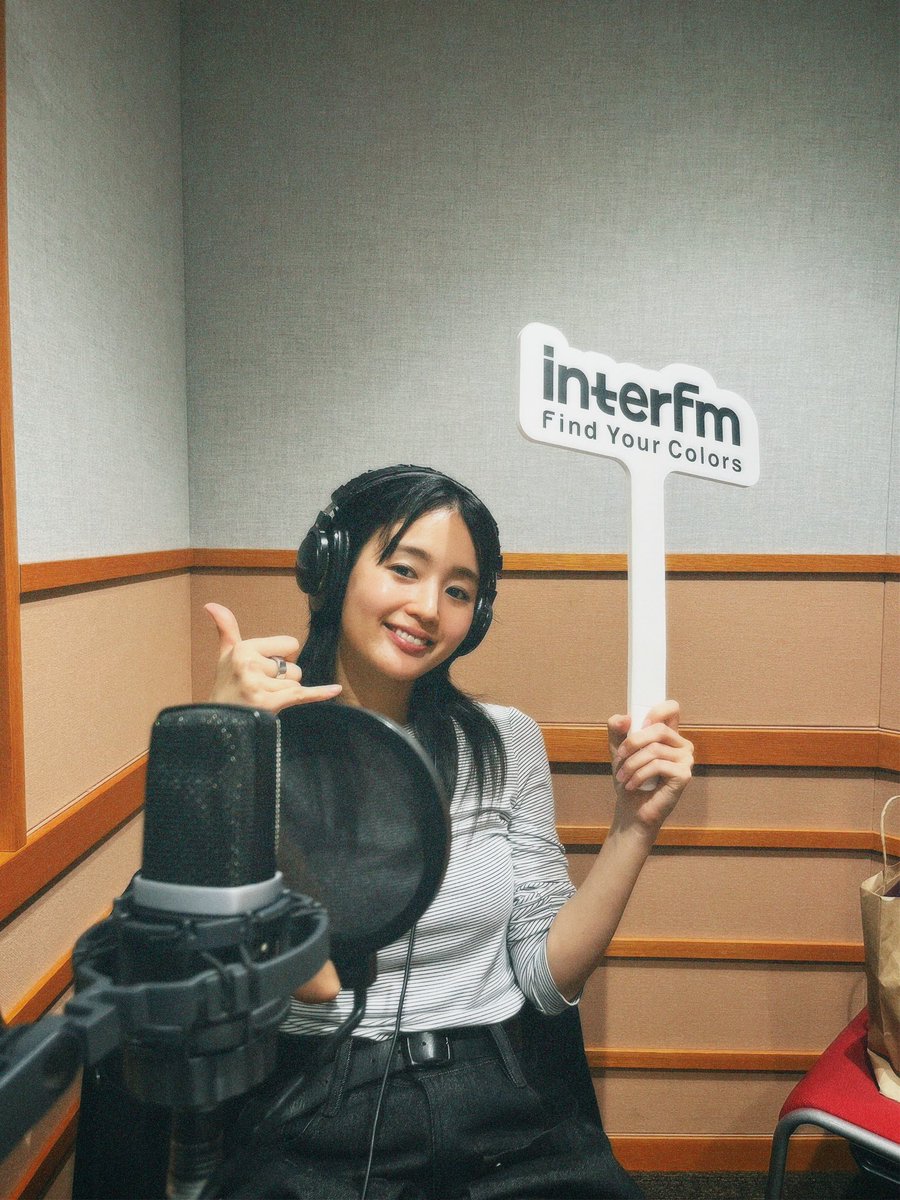 staff_sakura318's tweet image. 📻interfm "HERE COMES THE MOON"

今夜のテーマは「春の新譜まつり」です🌸

今年に入ってリリースされた新曲、新アルバムを集めてお送りいたします！
お楽しみに〜🎧

interfm.co.jp/hctm

sakura@interfm.jp
#interfm 
#moon897
#藤原さくら
