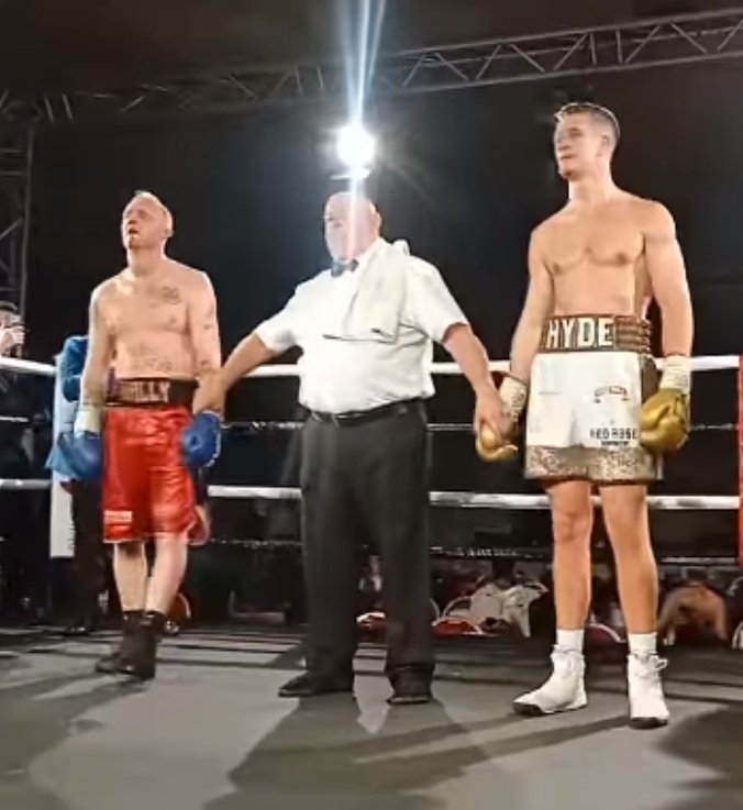 JoeSeward1's tweet image. "THE GOVERNOR"
Tommy Hyde moved to 15-0 after a third round stoppage success here at Cork's Parochial Hall. He was completely dominant prior to the stoppage 
That's a tenth career stoppage victory  for the Cork boxer. 🥊🥊
@nowhere2hyde 
#TheGovernor
#Cork
#Boxing