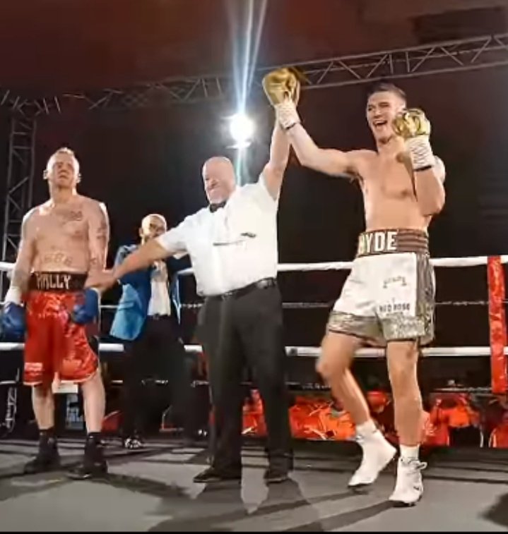 JoeSeward1's tweet image. "THE GOVERNOR"
Tommy Hyde moved to 15-0 after a third round stoppage success here at Cork's Parochial Hall. He was completely dominant prior to the stoppage 
That's a tenth career stoppage victory  for the Cork boxer. 🥊🥊
@nowhere2hyde 
#TheGovernor
#Cork
#Boxing