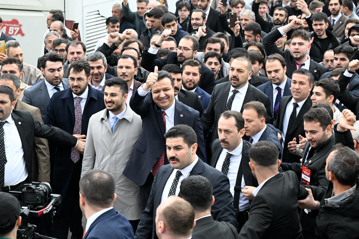 SaadetPartisi's tweet photo. Genel Başkanımız Mahmut Arıkan, büyük bir coşkuyla karşılandı.

#TürkiyeDivanı
#BütünGüzümüzle https://t.co/5SDMx5jQcq