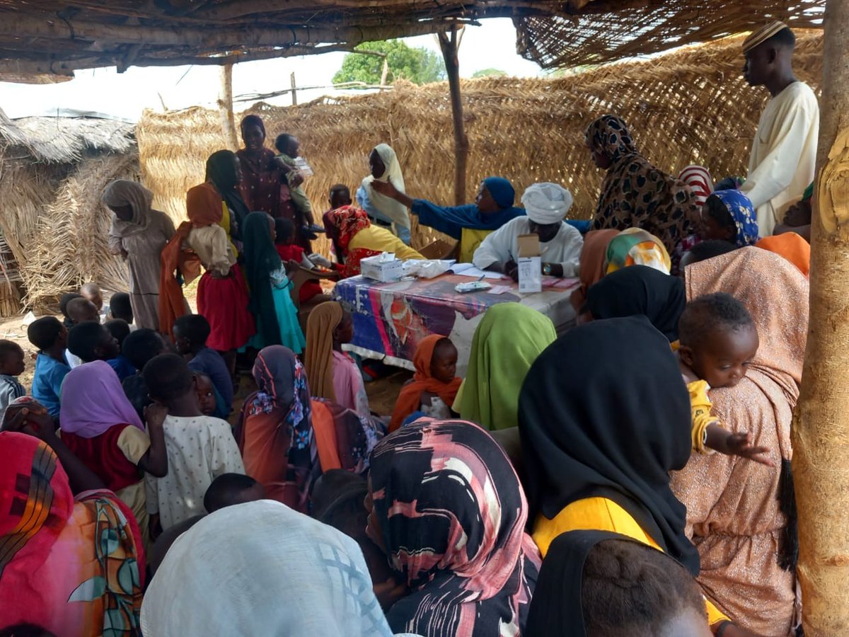 UNICEFSudan's tweet image. Measles and rubella vaccination has resumed across 15 localities in South #Darfur.
 
@UNICEF and partners will reach over 1.4 million children (9 months–14 years).
 
Next: North and East Darfur in the coming weeks.
 
#ForEveryChild, a chance