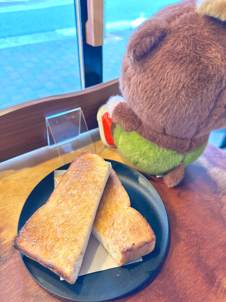 神戸帰ってきてタワレコ寄ってから🐰🐰のシェリーさんへ✨
前にUPされてた珈琲フロートを久々にオーダー♪お昼食べ損ねてたからトーストもオーダーして至福の組み合わせで美味しかった😋

#うさぎのシェリー
#神戸元町カフェ