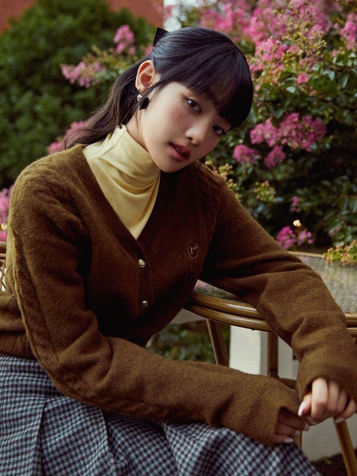 MinCozyy's tweet image. Always was a big fan of rolarola Minnie. I feel the clothes were so fitting for her. She always looked so cute and adorable 😻😻😻

#minnie #민니 #มินนี่ #idle #idleminnie #nicha