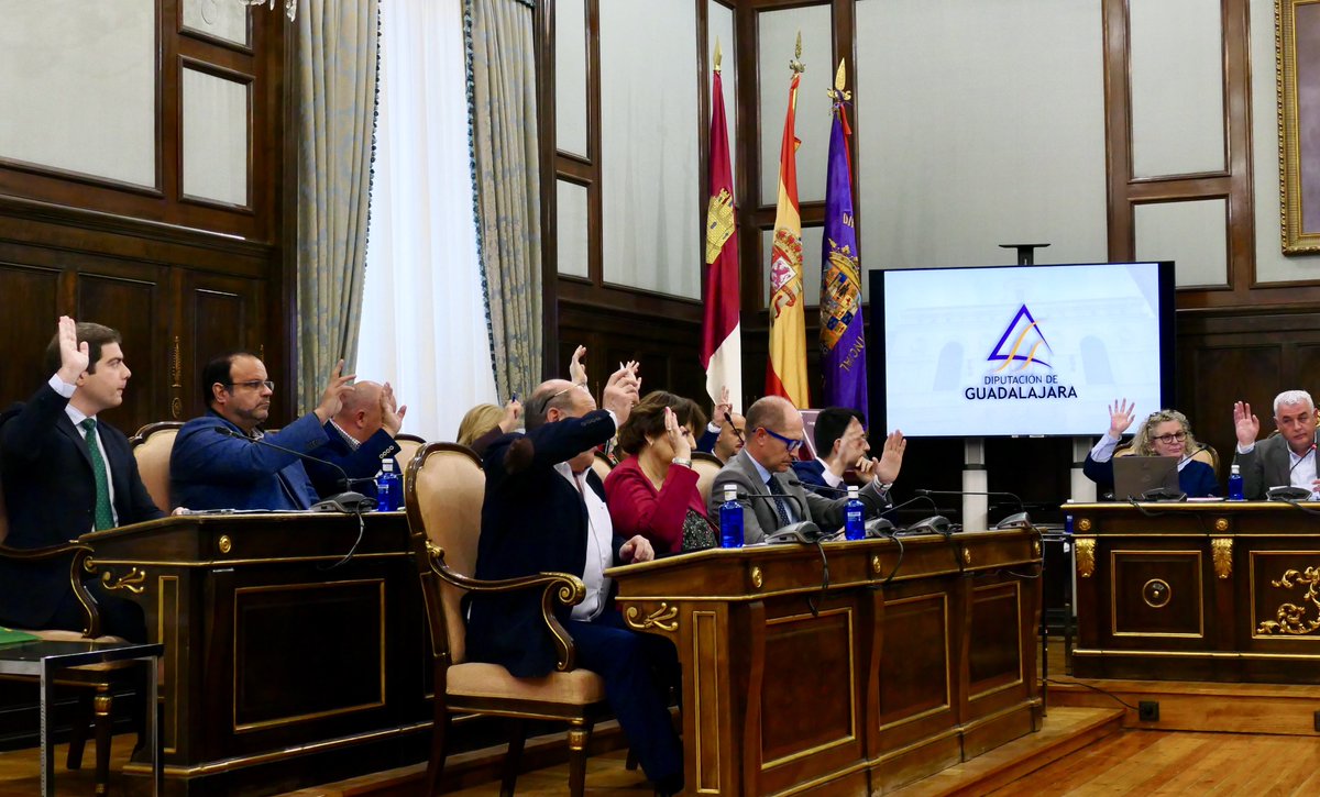 🟢 En el pleno ordinario de abril de la Diputación de Guadalajara, desde VOX, nuestros diputados <a href="/JoseLArcangel/">José Luis Arcángel</a> y <a href="/VictorJMorejon/">Víctor Morejón</a> volvieron a hacer lo que toca: apoyar lo útil, señalar la mala gestión y defender a nuestros pueblos sin complejos.

👇 Hilo con lo más destacado