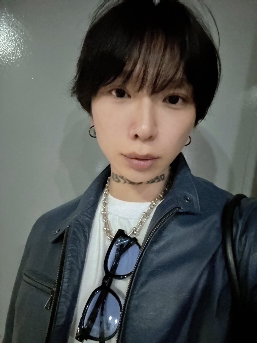 neu_mitsu's tweet photo. 気分転換にパーマをかけました。
たぶん言わなきゃ気づかれないレベルのパーマなので、言いました🌀 https://t.co/sdrQkbskpg