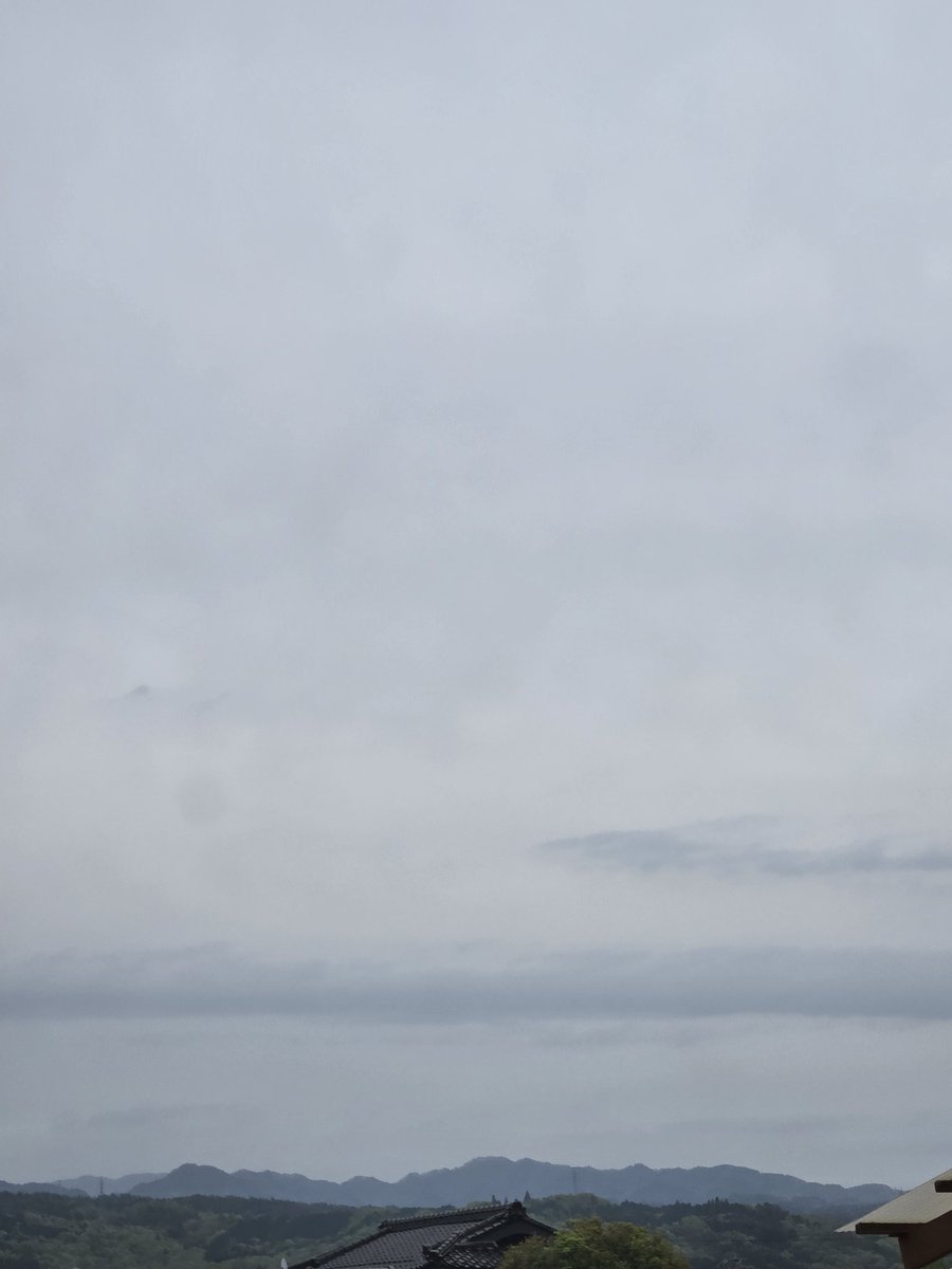 CUJWYkZrcG4dmFb's tweet image. 飯田市の現在雲っております☁
風もあり体感的には丁度よいです
#Evening🌇