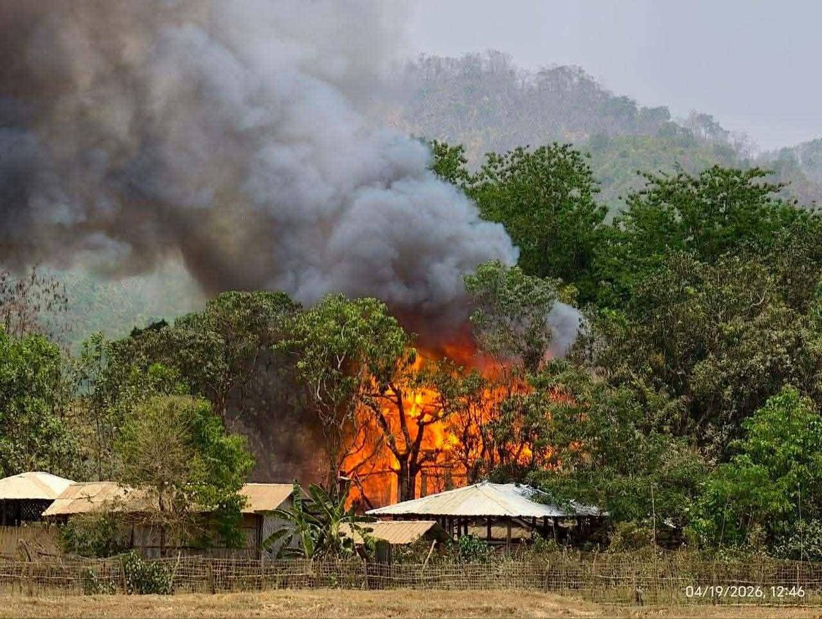 ရခိုင်တွင် ၁ ရက်တည်း မြို့နယ် ၃ ခုကို စစ်အုပ်စု လေကြောင်းမှ ဗုံးကြဲ၊ မြောက်ဦးရှိ ဘုန်းကြီးကျောင်း မီးလောင်ပျက်စီး

#လေကြောင်းတိုက်ခိုက်မှု 
#ရခိုင်ပြည်နယ်
#ဘုန်းကြီးကျောင်း 
#ပြည်တွင်းသတင်း 
#မဇ္ဈိမသတင်းဌာန

သတင်းအပြည့်အစုံကို ဖတ်ရှုရန် >> bur.mizzima.com/2026/04/19/880…