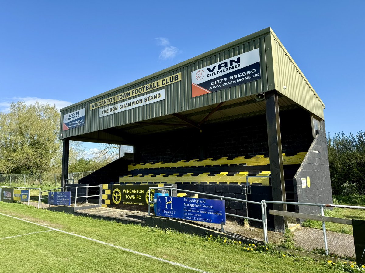 bowbrookshrew's tweet image. Yesterday’s second game and @WessexLeague action at a gloriously sunny Moor Lane, a ground that’s been on the hit list to visit for a while. @WincantontownFC win their last home game of the season 2-1 against visitors @BMRFC from Portsmouth. #Groundhopping