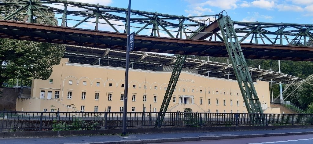 Sascha1982wtal's tweet image. 19.04.2025 
Wuppertaler SV - Borussia Mönchengladbach II
Am Ende stand es 2:1 für den #WSV

19.04.2026 
Wuppertaler SV - Borussia Mönchengladbach II 
Was sehen wir heute?

Stadion am Zoo Wuppertal
#WSVBMG