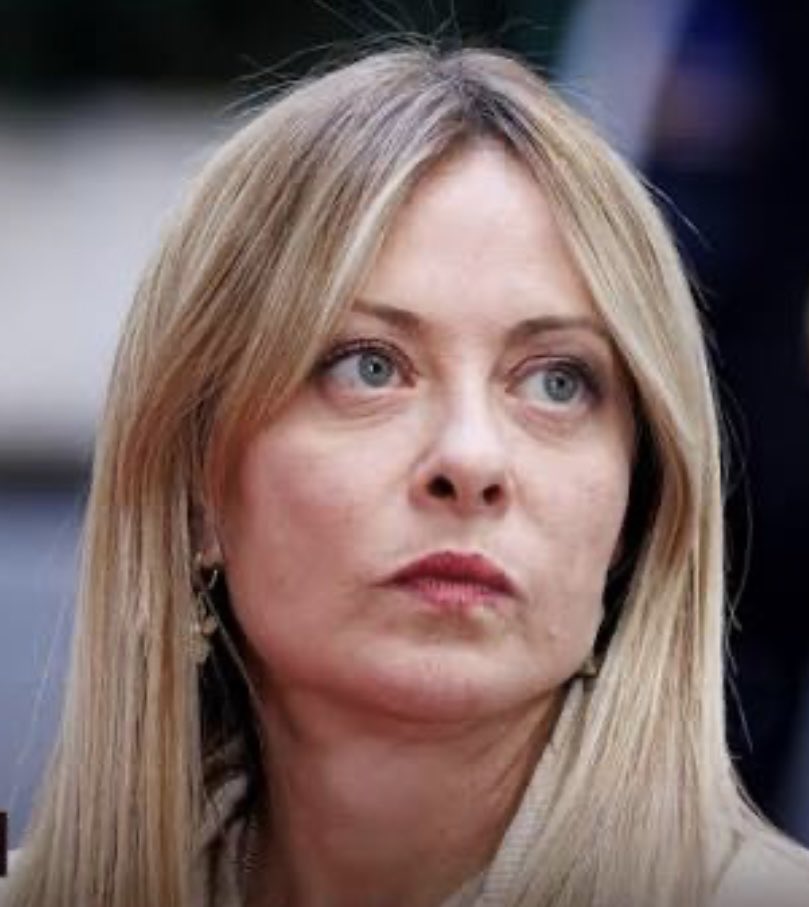 fogna_la's tweet image. Se compri #gas o #petrolio dove costa di più;

Se sei baci&amp;amp;abbracci con la #Ue che devasta la ricchezza nazionale;

Se affidi la #cybersicurezza allo straniero;

Se chiedi voti per poi fare l’opposto,

Semplicemente, cara ⁦@GiorgiaMeloni, ⁩ non sei #patriota. Sei altro🤷‍♂️