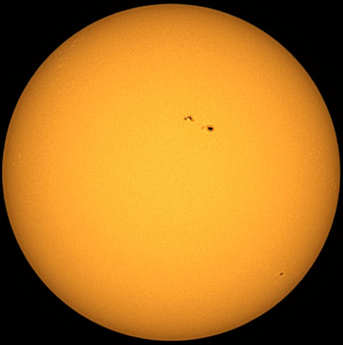 JariSuomela's tweet image. Sun today #astrophoto #astronomy #sunspots #nature