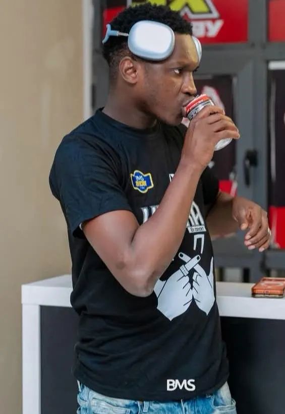 GroupeOmaci's tweet image. 🚨Spécial S/o à BMS COMMUNICATION .

A quelques semaines d'intervalle ,Ils ont fait venir les  têtes d'affiche du Rap Africain Fr. Dans le plus grand des calmes.
🎙️Didi B au CICB  
🎙️Himra Place du Cinquantenaire 

✍️Quand l'africain est concentré nous on stream . #Focus 💰💵