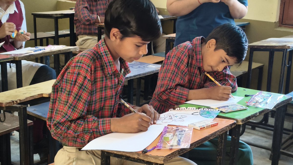 nssnitj's tweet photo. The NSS NITJ team conducted a school visit during TB Awareness Week, spreading awareness about tuberculosis. Students actively participated in poster making, and a pledge was taken to fight TB and promote a healthier society.
#TBAwarenessWeek #NSSNITJ #EndTB https://t.co/ippFmgnX05