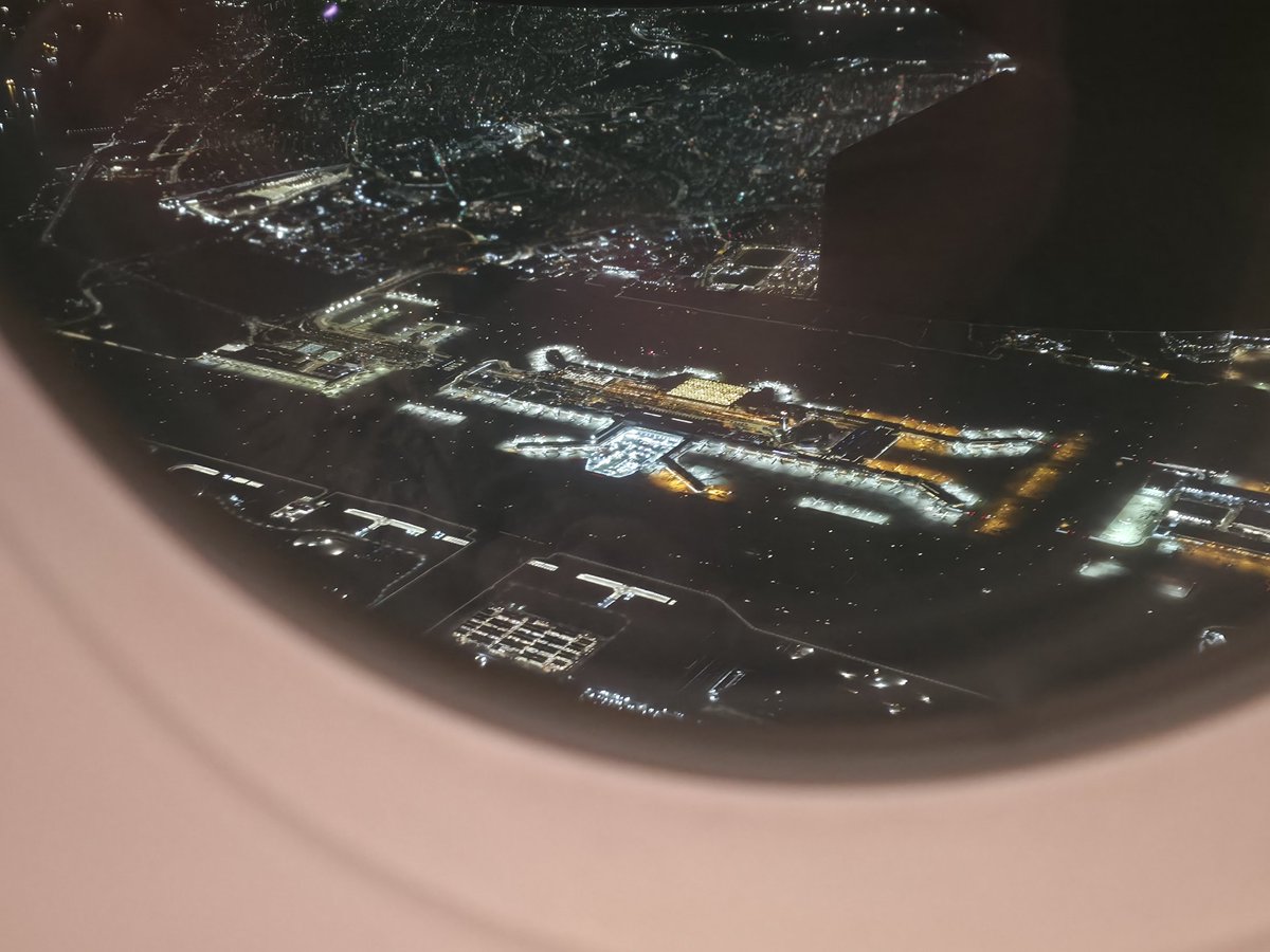 huyspotter's tweet image. Return flights back to the UK after a month down under on the 15/04/26
QF35 A330-200 (VH-EBG) &amp;amp; QF1 A380 (VH-OQG).

Great hospitality and flights with @Qantas through @Melair and @ChangiAirport .

#Avgeek #planespotter #planelife #Qantas #A380