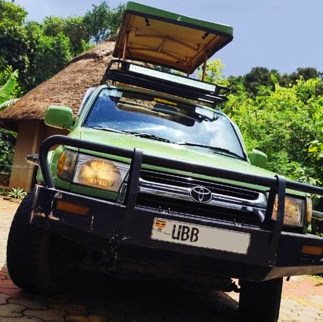 DriveNowUg's tweet image. 🧐#CLIENTS_INQUIRIES🧐

#Client: Bwana, am planning to start up a tour and travel business but the budget of buying an open roofed car has limited me, can you get me an SUV at #Ugx23m.

#DriveNowUg: Don't worry, come for this Toyota Surf that has a petrol engine and has 2.7cc....
