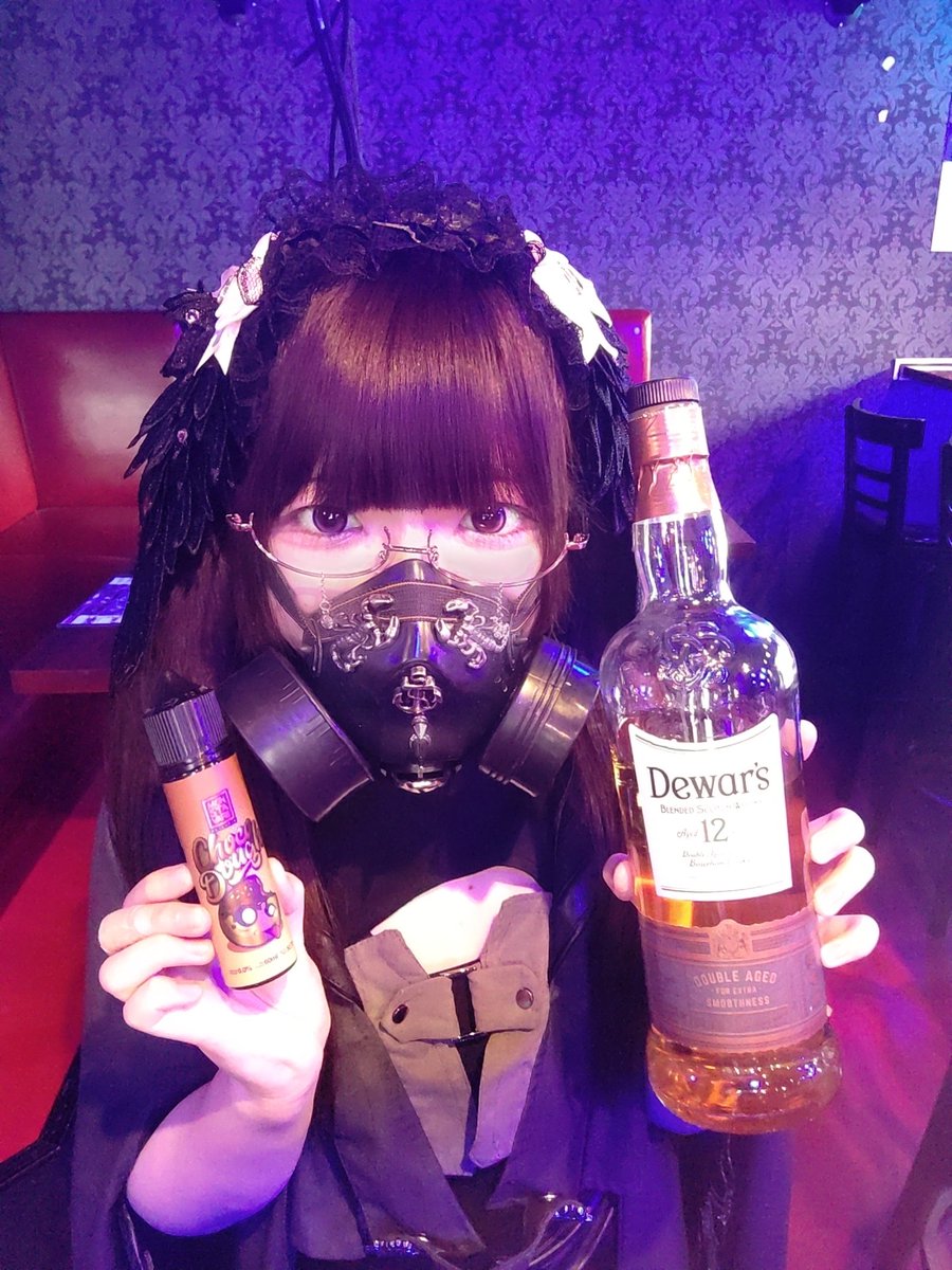 shj_akiba's tweet image. 本日のおすすめ #VAPE はこちら！

#MonstaVape のチョコドーナツ🍫🍩チョコの濃厚な甘さが甘党さんにはたまらないリキッドです🤎

おすすめ #VAPEfusion はDewar’s12🥃
甘く滑らかな風味が特徴🎶ハイボールが特におすすめです✨️🥹

 #聖氷女教会