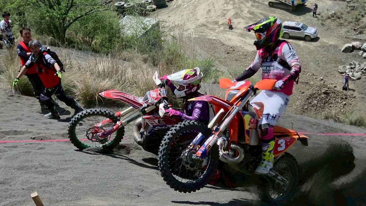 koooota212's tweet image. ケゴン2位でした！

あまり得意じゃない採石場で2位で終われたのは素直に嬉しいけど
一時はトップを走れてただけに余計悔しい😭

次戦はぶっちぎる🤙
#KTM
#ベイシストオート
#iRCTIRE
#BABANASHOX
#BRAINSOIL
#MotoCrusader