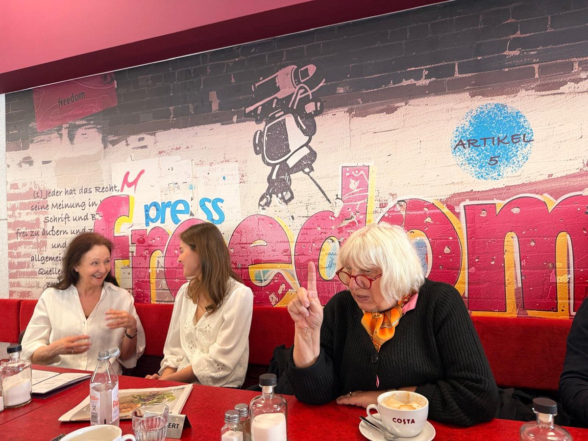 FDPamHackeschen's tweet image. Liberales Frühstück in Berlin ☕️🥐
Gute Gespräche, unterschiedliche Perspektiven und ein respektvoller, politisch angeregter Austausch – genau so beginnt ein produktiver Tag. #Berlin #Dialog #Liberal #FDP #FDPBerlin (jb)