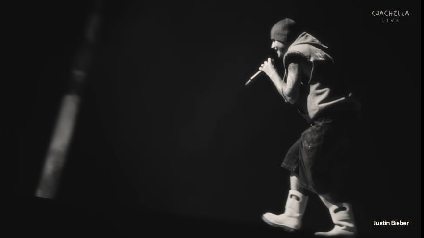 jheysm23's tweet photo. #BIEBERCHELLA thank you for bringing back Justin Bieber on stage https://t.co/mZMd6p9g0G