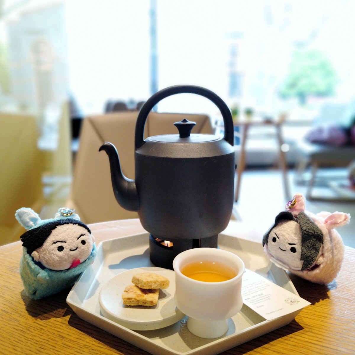 上海、新天地のtea'stoneにて🍵
お手頃に美味しいお茶がすごくオシャレに飲めるので、中国に行く方には是非おすすめしたい✨️
私が飲んだのは春等不及という普洱茶