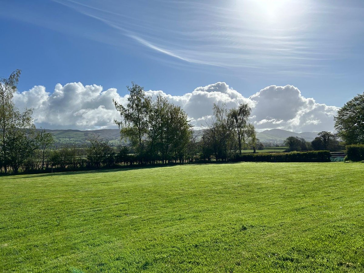 harry_oldfield's tweet image. Managed to get a nice cut of the field yesterday. Nice morning view with the coffee. What an amazing view. Feel very lucky.  #wales #coffee #countryside #ruralliving