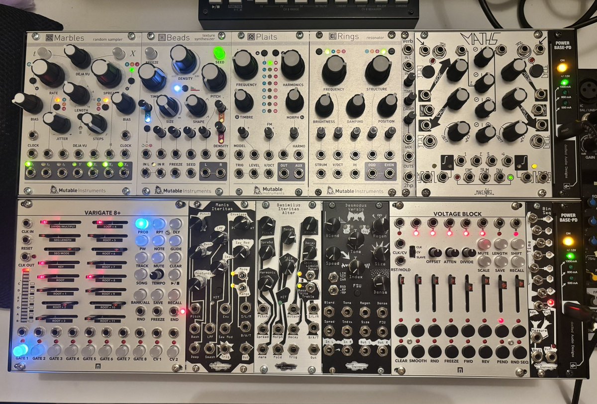 私が使用中のモジュラーケース2個は
WORKFRAME84-C
国産dot red audio design 社さん
 <a href="/DotredAudio/">dotRed Audio Designs</a>  なんと👀
パッチケーブルを頂きました🙏
どうもありがとうございました🙇🏻‍♀️
#dotredaudiodesigns 
#パッチケーブル #モジュラーケース 
#modularcase