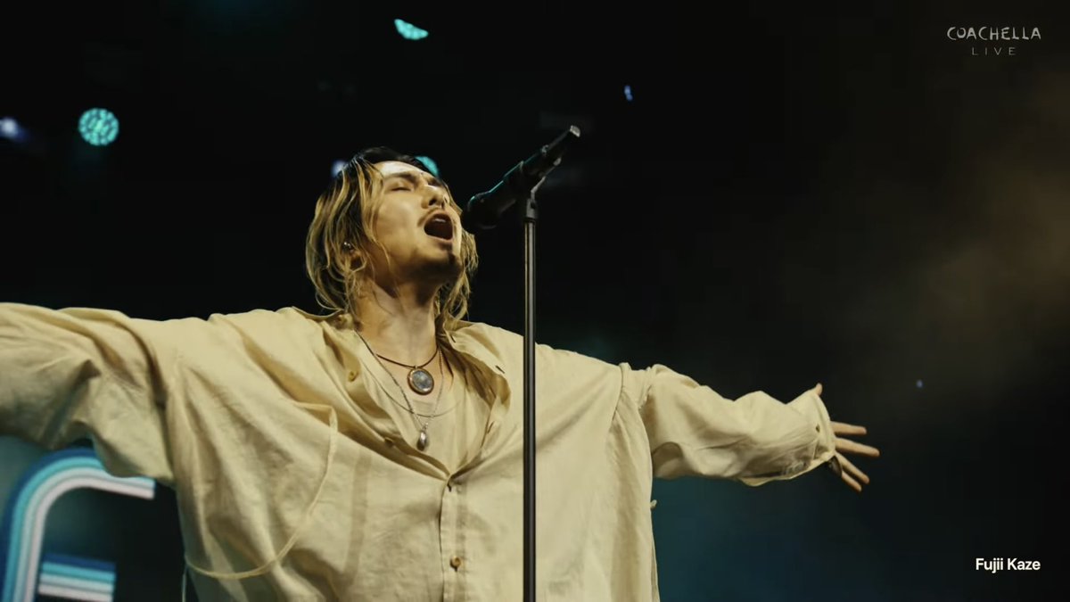 zushi_kaze's tweet image. コーチェラ2周目の藤井風様、バンド全体の自由度が1周目と比較ならんくらい変わってて、圧倒的に"音楽"で最高。

音のハネ方とか、コーラスに委ねて歌わない選択肢とか、かなり変わってたから、裏で相当詰めたんだろうなと妄想。

堪らん！！！

#fujiikaze