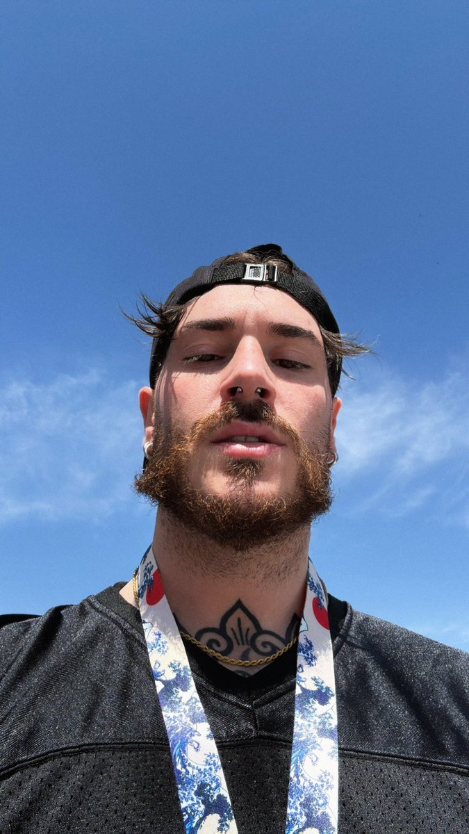 valentino tweet media