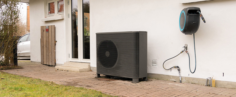 pvmagazine's tweet image. Heat pumps may help boost residential solar in France: The government’s electrification plan, presented last week, includes a goal to double heat pump deployment in France by 2030, potentially benefiting the… dlvr.it/TS6Mpq #Photovoltaics #EnergyStorage #RenewableEnergy