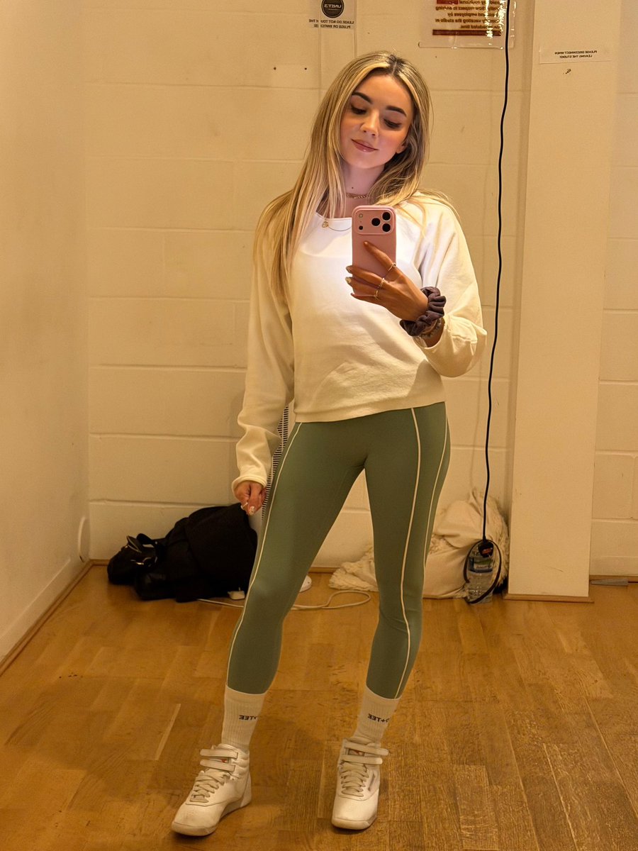 Goddess Molly ✨ BIRTHDAY 3RD MAY 🎉🎈 tweet media