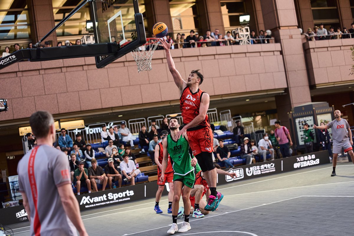 4MLeon4's tweet photo. 🏀@FIBA3x3 #3x3ChShibuya
Los equipos 🇪🇸 se quedan a las puertas de la final.
Gran torneo de Fuengirola ( @TheEmbassyTCH) y @valenciabasket.
👀 @ivanaurre15 máximo anotador del torneo.
Fuengirola conseguiría gracias a su tercer lugar, plaza para el WT de Zadar. https://t.co/lEZRqzcay6