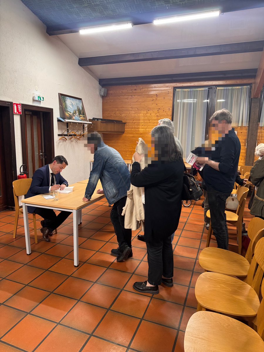 CercleFdC's tweet image. 📚 Ce vendredi 10 avril le docteur en droit et essayiste Ghislain Benhessa a pu clarifier les fondations de l’Europe, ses acteurs ainsi que les intentions réelles de cette structure politique.

#conference #europe #leader #droit