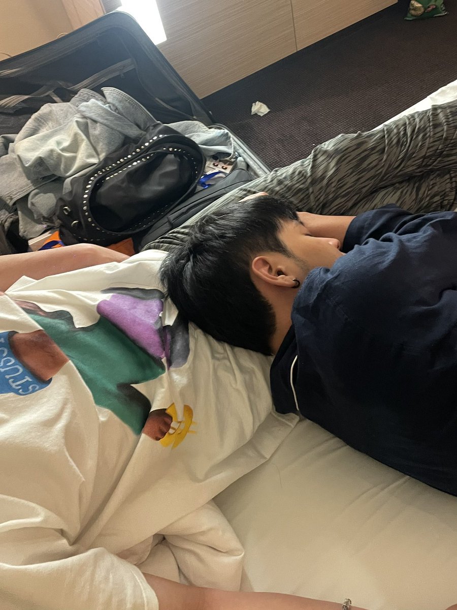 ในขณะที่คุณไม่ชอบผม ผมนอนซบตักเทออยู่