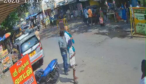 sunnewstamil's tweet image. #NewsUpdate | கோவை: மருதமலை கோயில் அடிவாரத்தில் பெட்டிக் கடைக்குள் கார் புகுந்த விபத்தில் கடையில் இருந்த மூதாட்டி படுகாயம்

சிகிச்சை செலவை ஏற்பதாகக் கூறிய கார் உரிமையாளரான பெண், தற்போது போன் செய்தால் எடுக்க மறுப்பதாக மூதாட்டியின் மகன் புகார்

மார்பு எலும்பு உடைந்துள்ளதால் ரூ.10