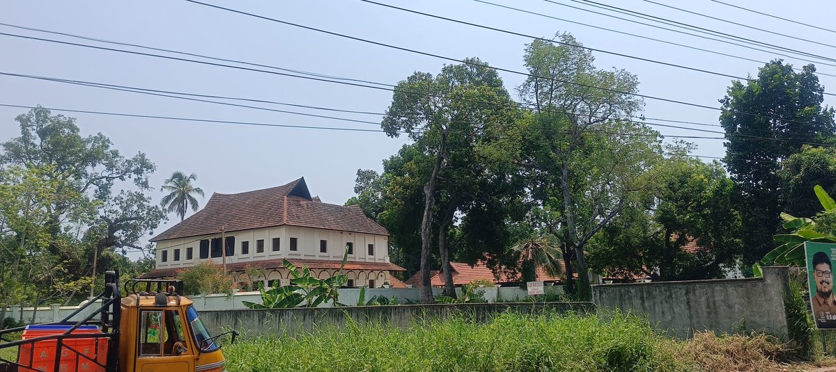 മണിചിത്രത്താഴിന് കാരണമായ ആലുംമൂട്ടിൽ മേട