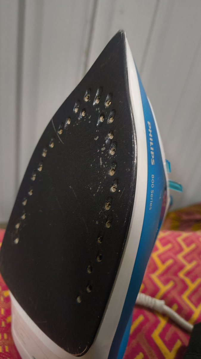 vampirerock70's tweet image. How many times should i complaint about this product again and again same problem what kind of service is this worst #philips @Philips @AmazonHelp @PhilipsLiveFrom @philipsindia @PhilipsStoreIN @PhilipsMNTIndia