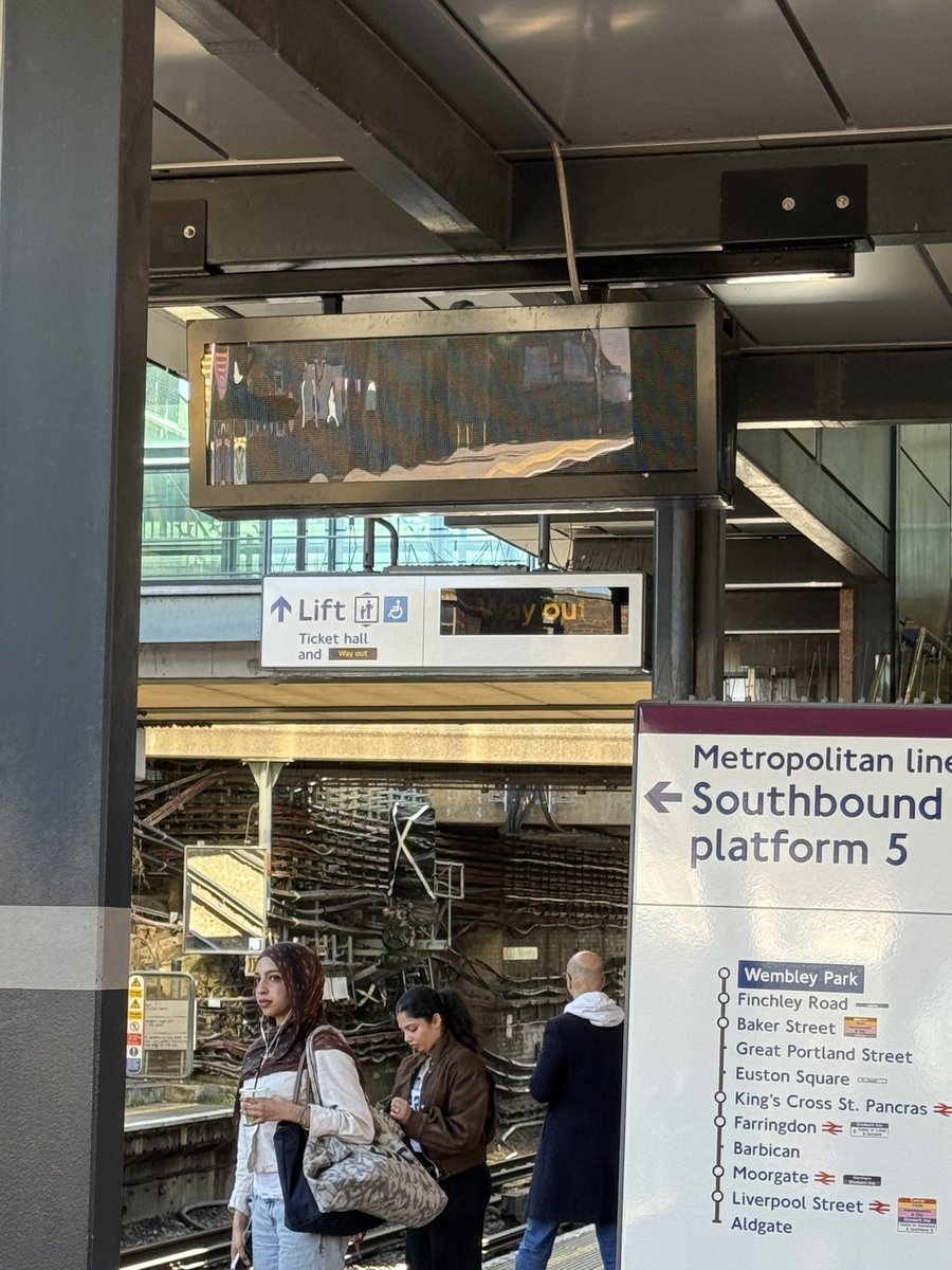 This information screen has been broken for over 18 months now at Wembley Park! I’ve reported it numerous times, been told that it was going to be done, but it never has been. When is this ever going to be fixed <a href="/TfL/">TfL</a> ? <a href="/SadiqKhan/">Sadiq Khan</a>