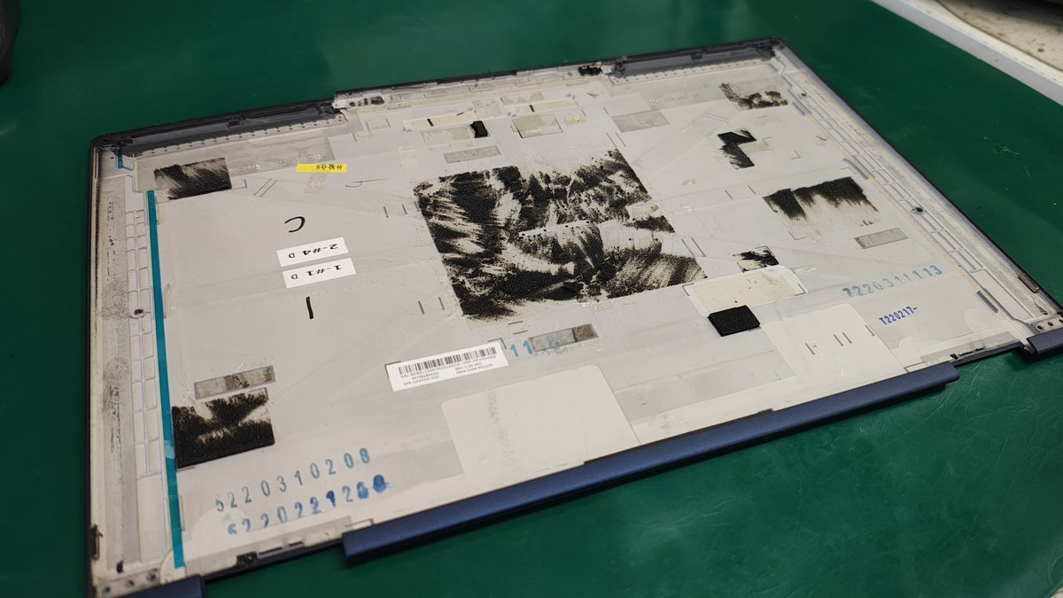 pc__fixs's tweet image. HP Elite Dragonfly G2という機種
キーボード交換が相当大変という事で界隈でも結構有名なのですが、実はトップケースの交換もなかなかにハードだったりします。移植が必要な部品が多すぎる…
＃HP　＃パソコン修理